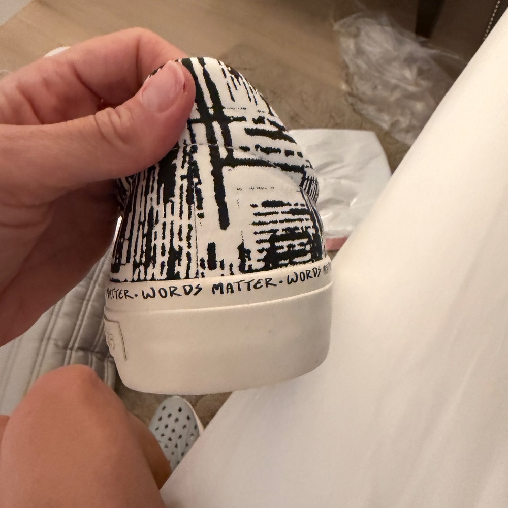 NEW IN BOX SeaVees Slip-ons - Picture 5 of 6